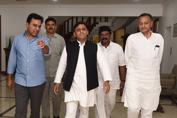 KCR, Akhilesh discuss proposed front