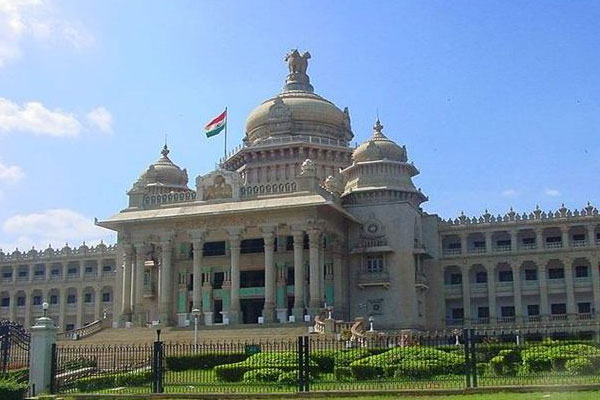 SC orders Karnataka Assembly floor test at 4 p.m. on Saturday