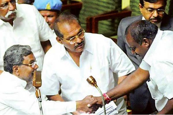 Kumaraswamy, Siddaramaiah hold strategy meet in Hyderabad