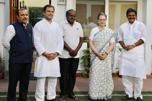 Kumaraswamy meets Sonia, Rahul, discusses government formation