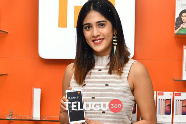 Pics : Chandini Chowdary launches RedMi 6 Mobile