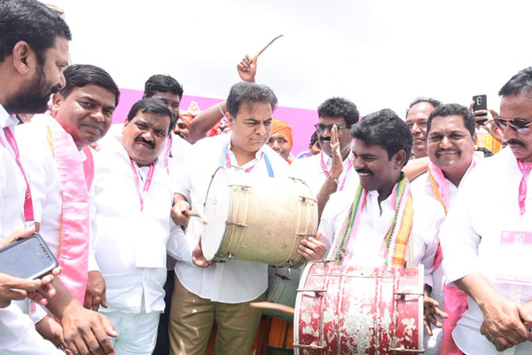 KTR says TRS will play decisive role at Centre