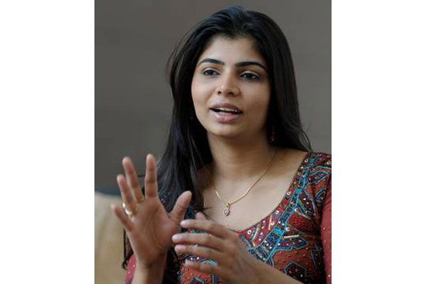 Chinmayi targets Vairamuthu again