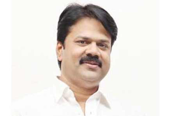 Prominent YSRCP leader into Janasena?