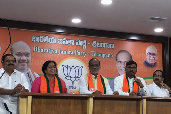 T-Congress manifesto committee chairman's wife joins BJP
