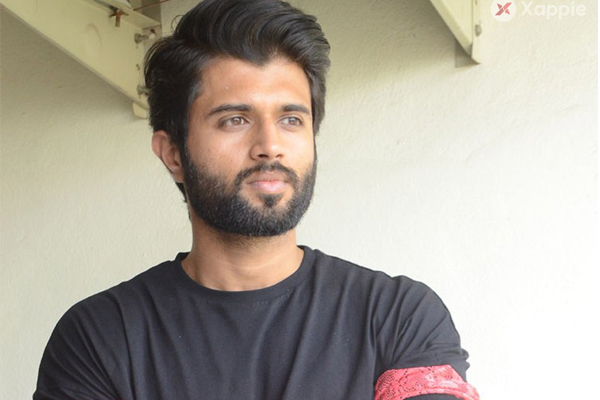 Vijay Devarakonda to romance three Actresses?