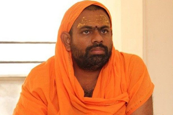 Swami Paripoornananda becomes active again, attacks YSRCP government