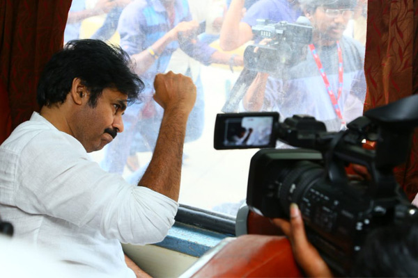 Pawan Kalyan's train journey & innovative public interaction