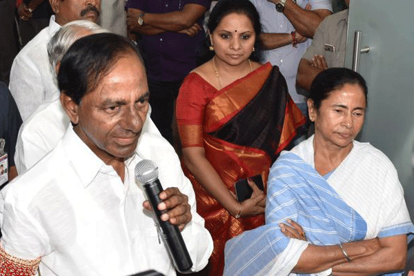 Why Mamata gave a cold response to KCR’s Federal Front?