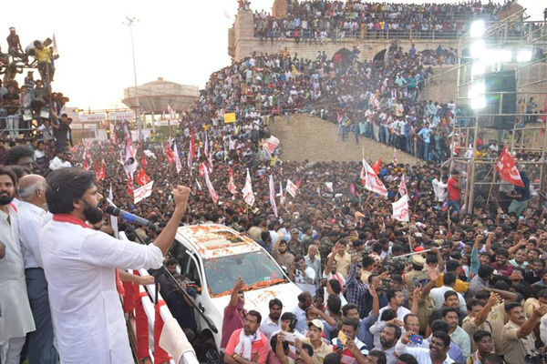 Heavy crowds of fans – Will it help Pawan?