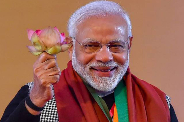 Modi mania rises as whole India praises