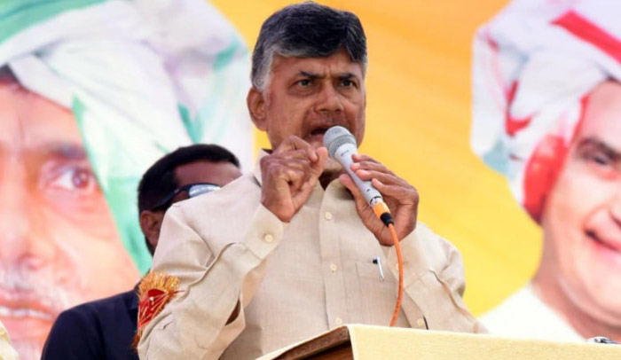 Jagan using KCR money to pay Rs 5000 per vote, says Naidu