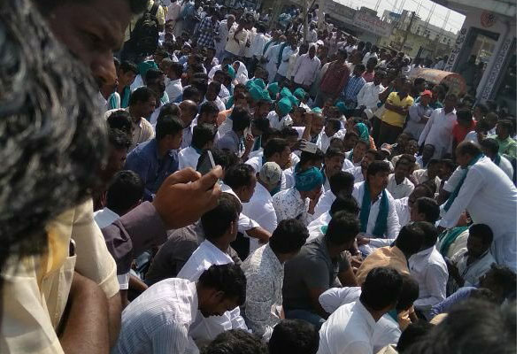 Police Rajyam suppressing farmers protests: Amaravati