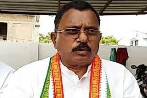 TRS may face revolt as Car is overloaded: Congress