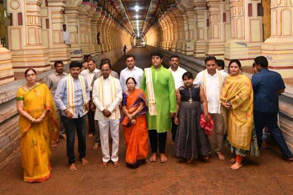 KCR family visits Ramasethu and Rameswaram temple