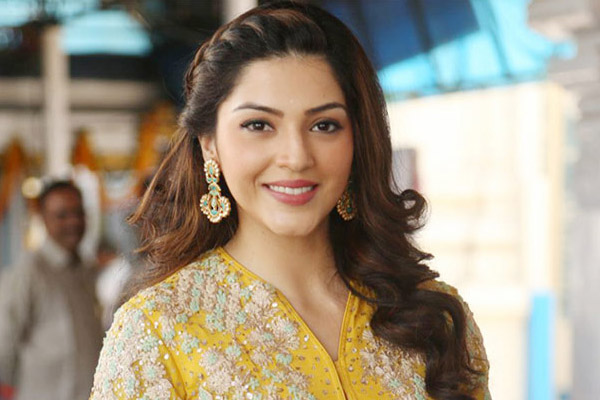 Struggling Mehreen to romance a youngster