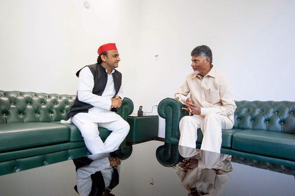 Chandrababu's all-out efforts for opposition unity