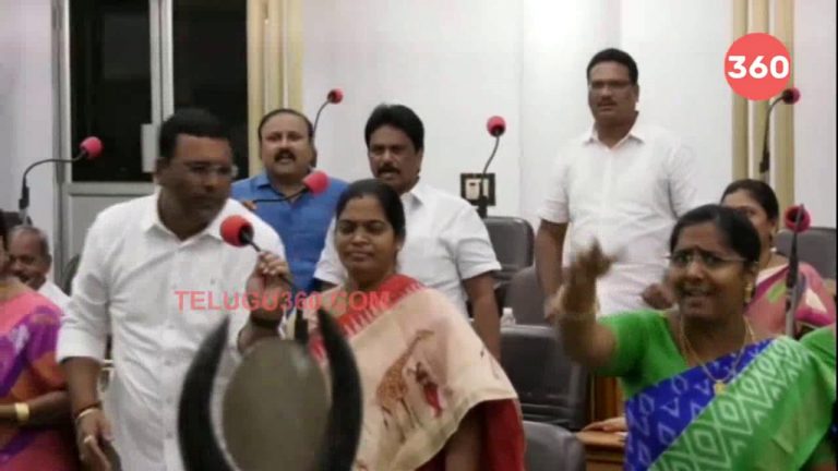 Video: Clash Between YSRCP And TDP Leaders In Vijayawada
