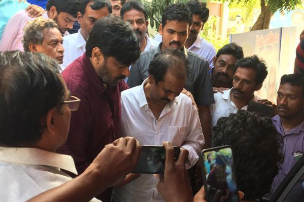 Chiranjeevi consoles YSRCP leader