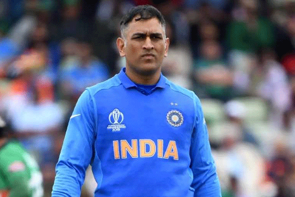 Dhoni’s experience irreplaceable: Team India players