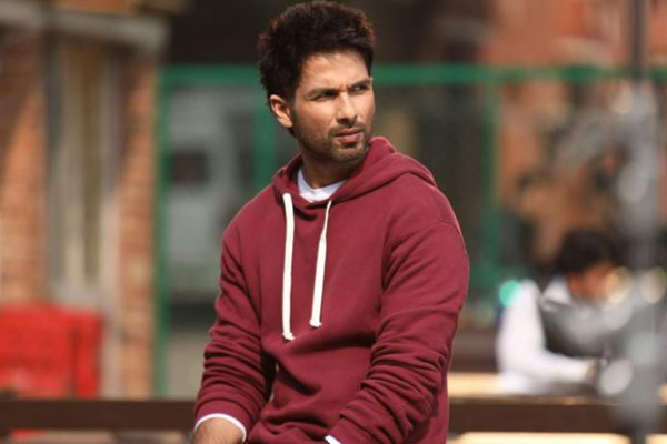 Shahid Kapoor quotes a Bomb for Jersey Remake