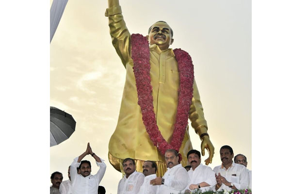 12-ft YSR statue dominates Vijayawada skyline