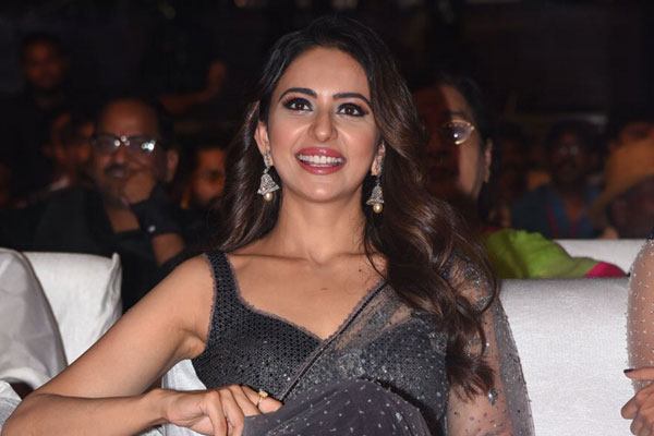 Annoyed Rakul Preet walks out from an Event