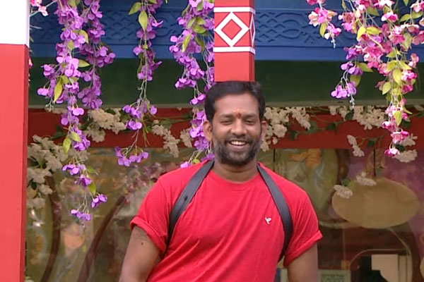 Bigg boss: Only Srimukhi &Baba playing individual game in the house?