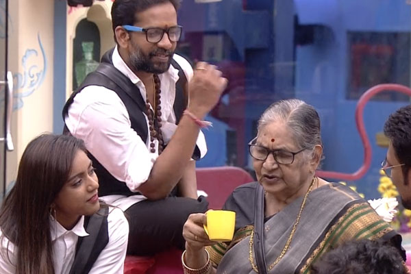 BB episode 89: Varun, Rahul & Sreemukhi’s family members in the house