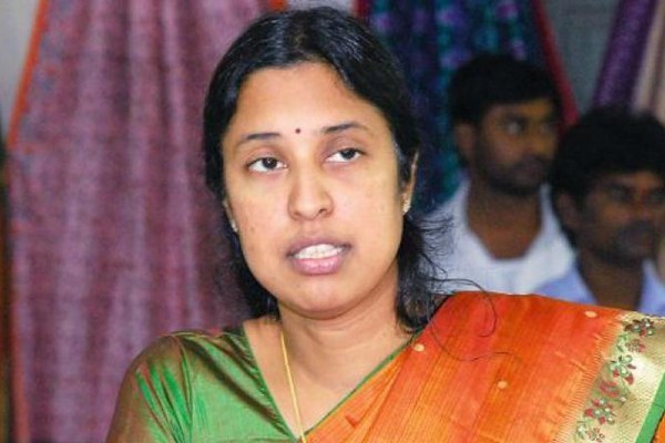 Telangana HC quashes OMC case against IAS officer