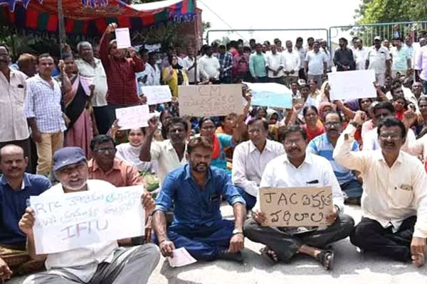 Ongoing strike is longest in RTC history in Telugu states