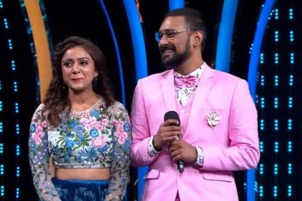 Bigg boss tidbits: Vithika rates Sreemukhi better than her Varun for title