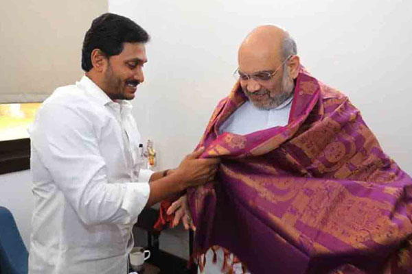 Andhra CM meets Amit Shah, raises special status issue again