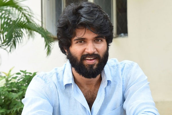 Vijay Devarakonda Foundation helps 6000 Families