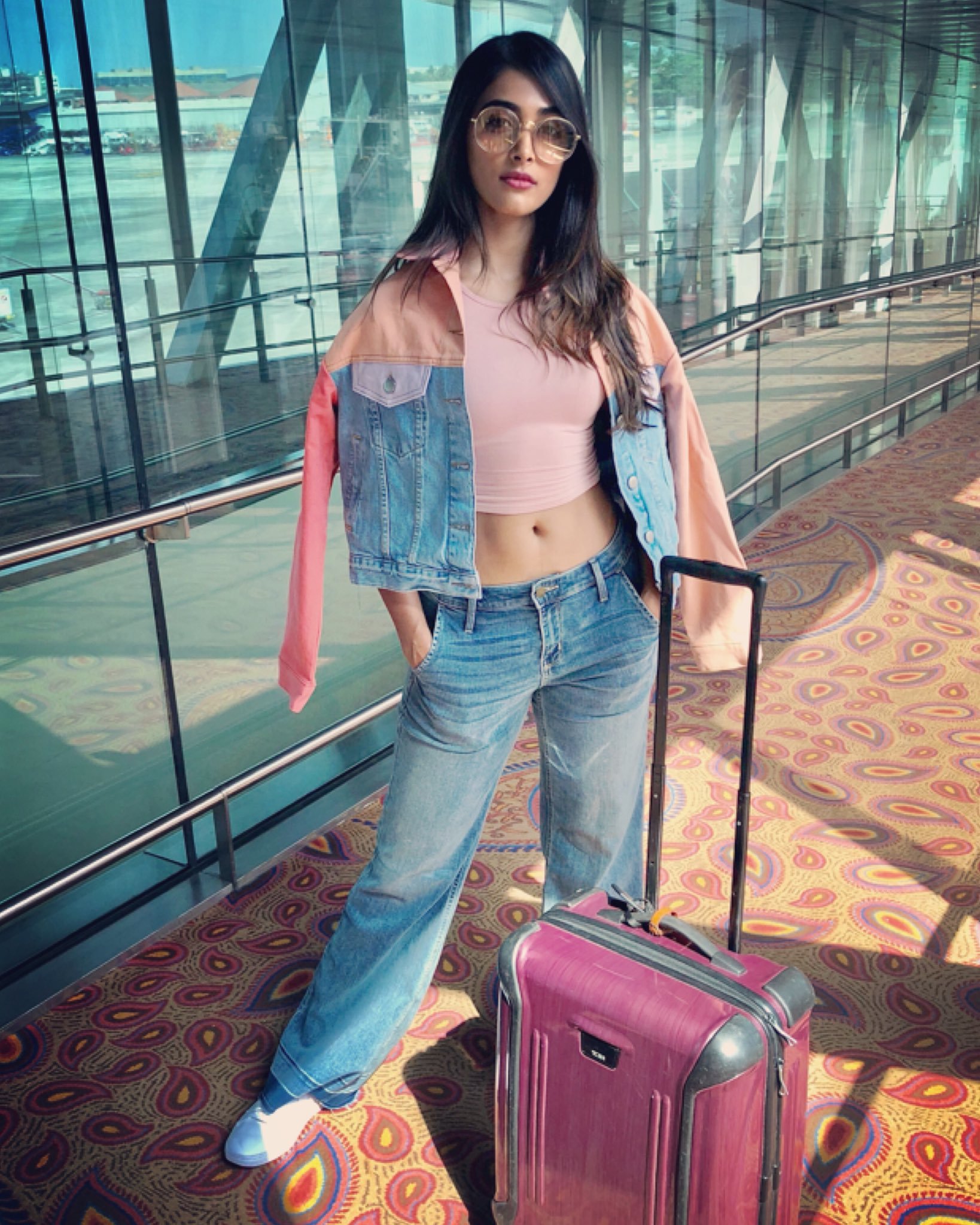 Throwback Click Pooja Hegde's Sizzling Show