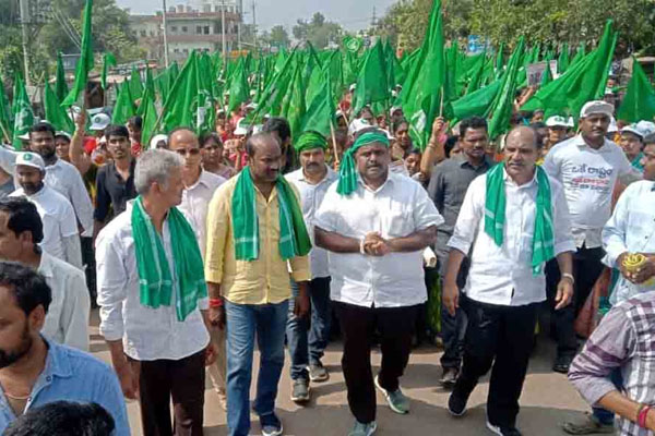 Tensions between Amaravati farmers and poor workers