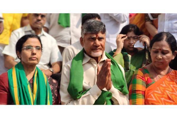 Naidu’s wife donates bangles for Amaravati farmers’ protest