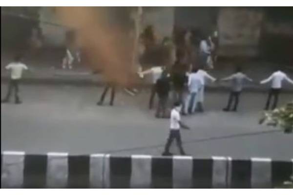 Flash protests in Hyderabad against Delhi violence