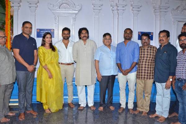 Pawan Kalyan claps Sai Dharam , Deva Katta Film