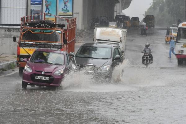 Hyderabad rains disrupt Tollywood shoots