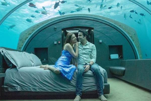 Kajal and Kitchlu spotted under the sea