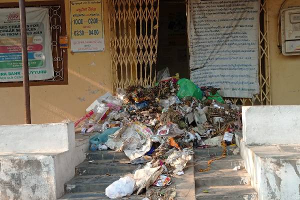 Garbage row: AP Govt suspends Municipal Commissioner