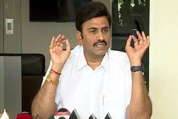 RRR warns Jagan of losing 15% neutral voters