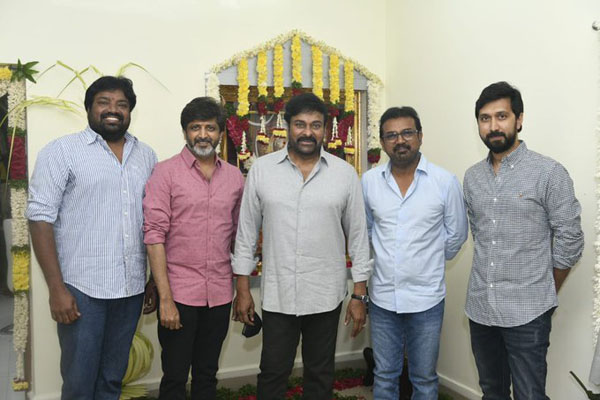 Pic Talk: Megastar poses with his four Captains