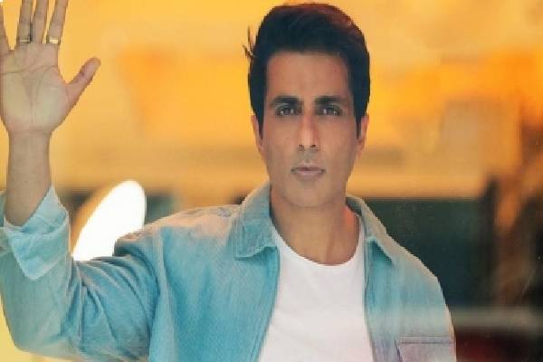 Sonu Sood turns a new ray of hope for Covid battling people