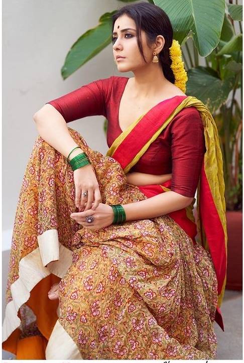 Pic Talk: Raashi Khanna in a Village Style Half-saree!