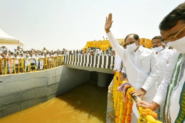 Telangana releases Godavari water into Manjeera