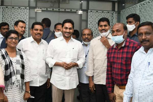 Jagan clears Telangana origin govt staff’s return to home state