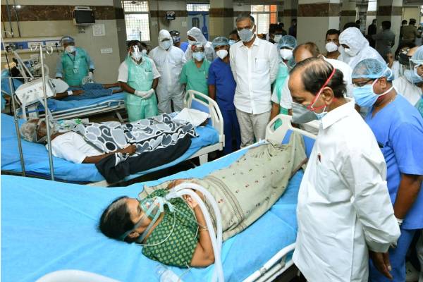 KCR makes surprise visit to Gandhi Hospital along with Harish
