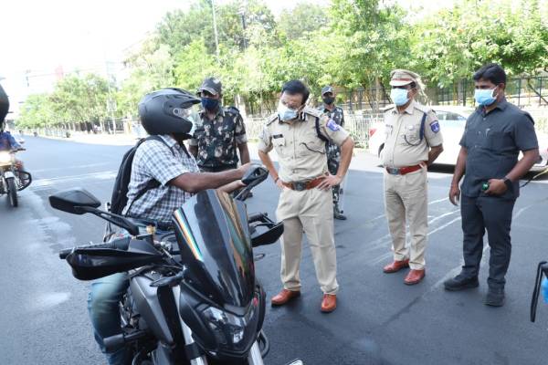 Deserted roads as lockdown begins in Telangana